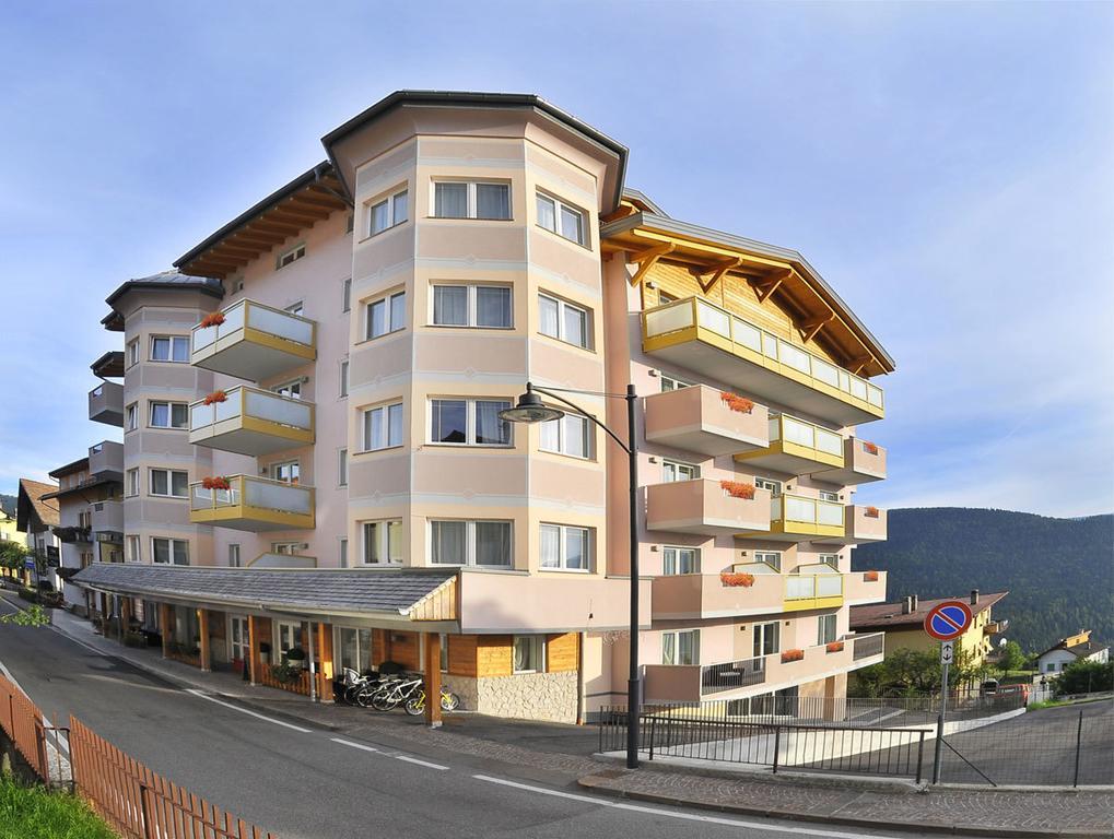 Hotel Luna Bianca Фолгария Екстериор снимка