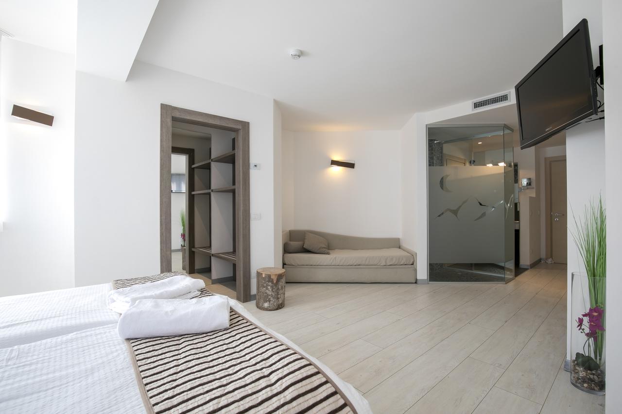 Hotel Luna Bianca Фолгария Екстериор снимка