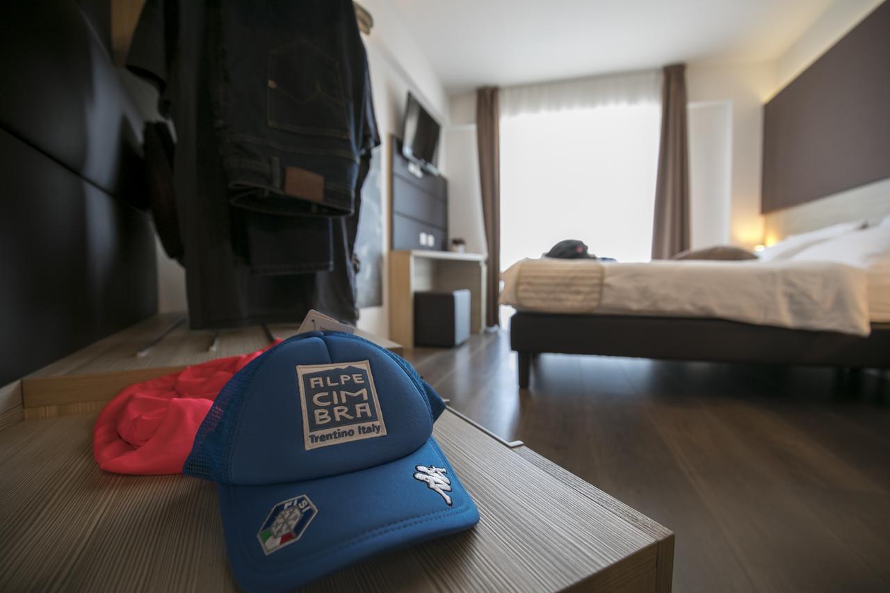 Hotel Luna Bianca Фолгария Екстериор снимка
