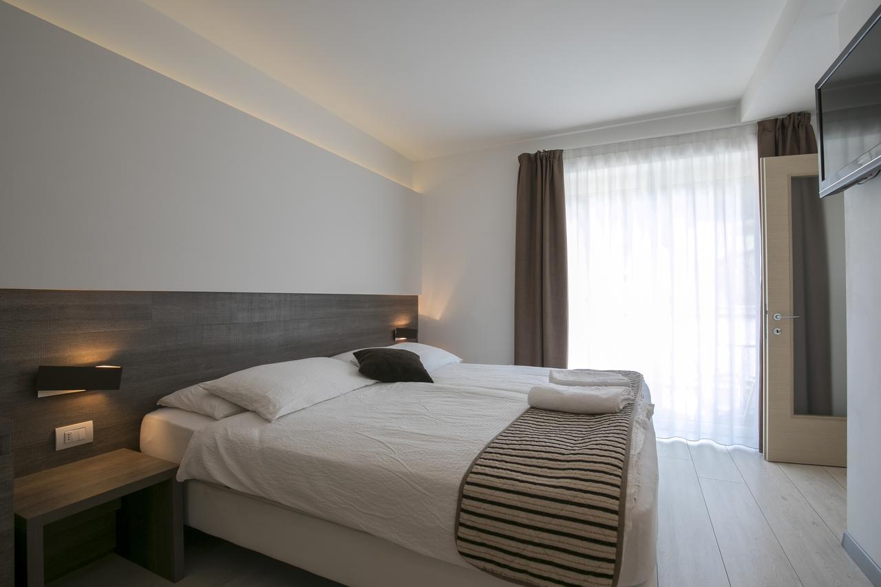 Hotel Luna Bianca Фолгария Екстериор снимка
