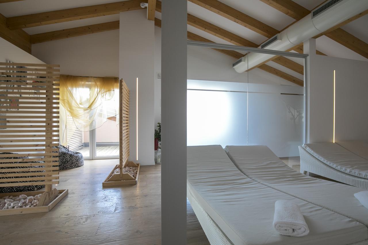 Hotel Luna Bianca Фолгария Екстериор снимка