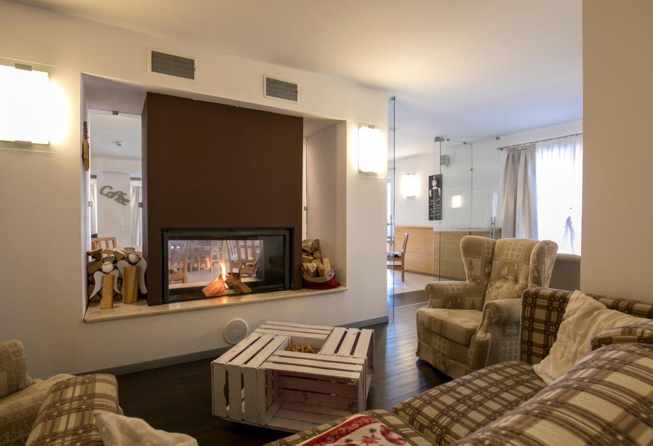 Hotel Luna Bianca Фолгария Екстериор снимка