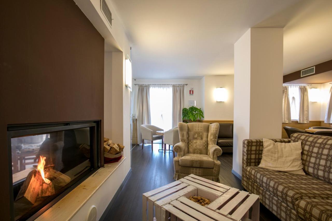 Hotel Luna Bianca Фолгария Екстериор снимка
