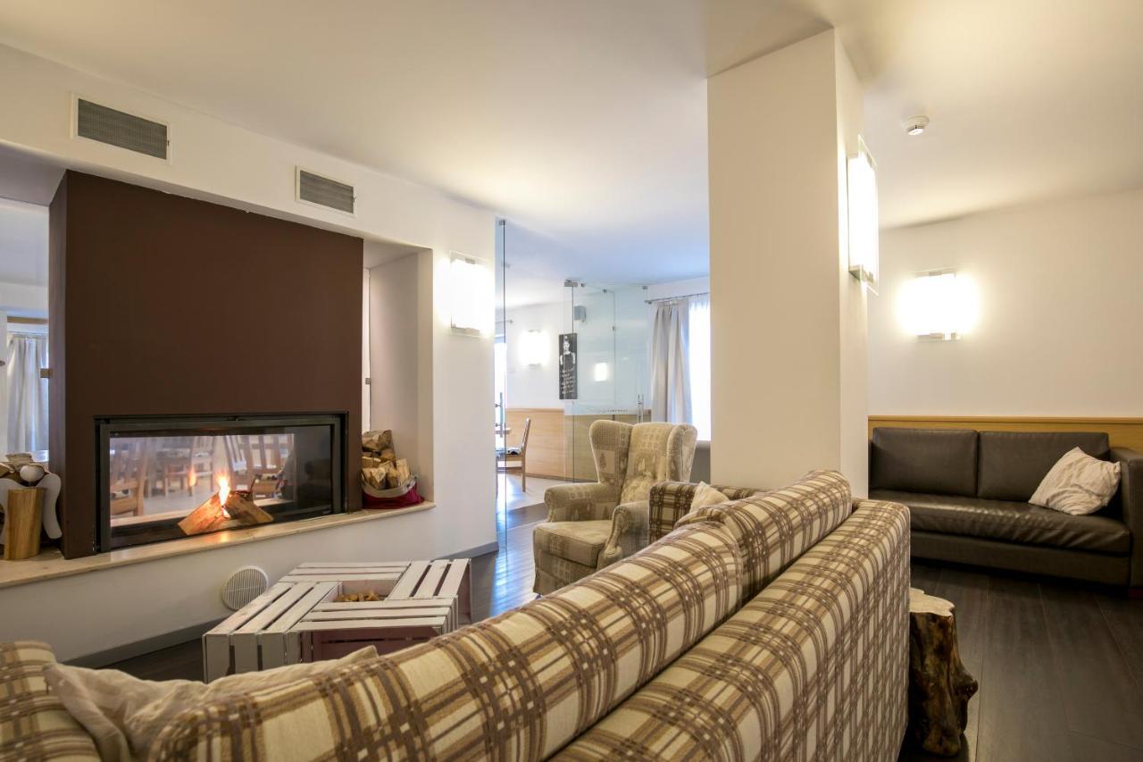 Hotel Luna Bianca Фолгария Екстериор снимка