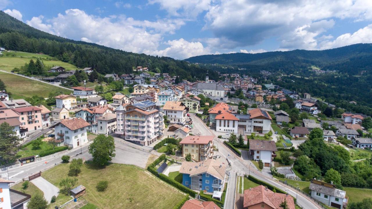 Hotel Luna Bianca Фолгария Екстериор снимка