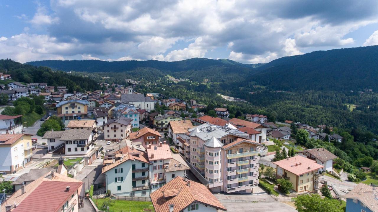 Hotel Luna Bianca Фолгария Екстериор снимка