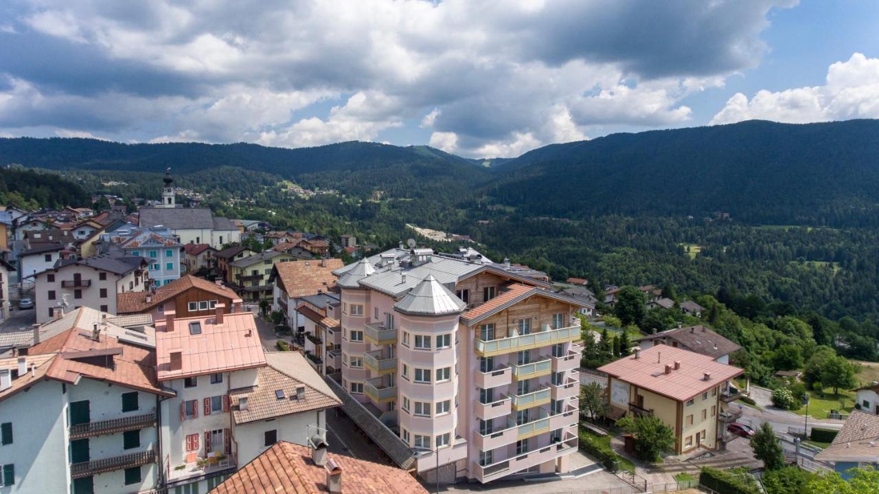 Hotel Luna Bianca Фолгария Екстериор снимка