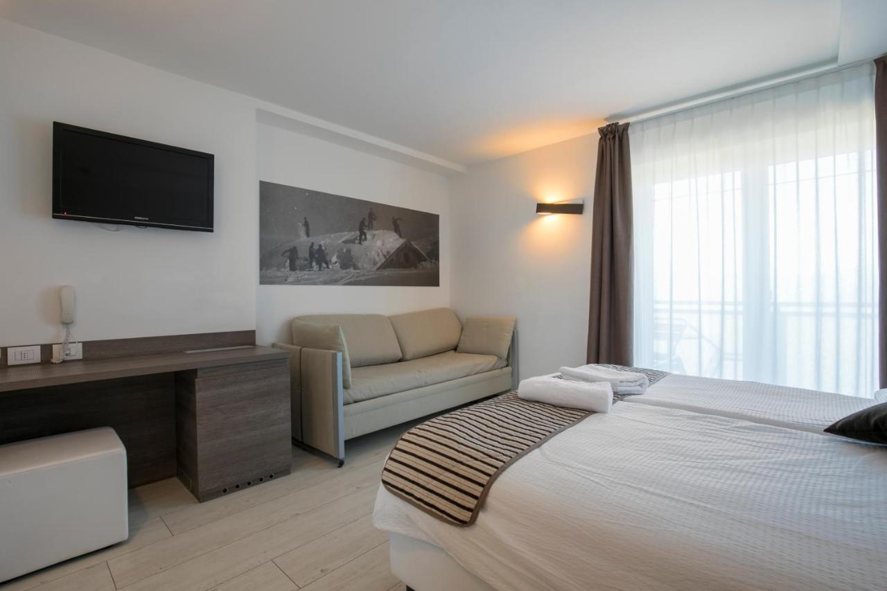 Hotel Luna Bianca Фолгария Екстериор снимка